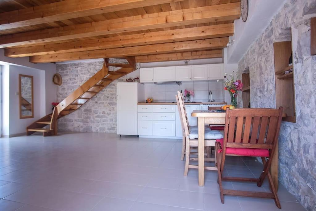 Stone House Kula Milica Villa Mala Cista ภายนอก รูปภาพ